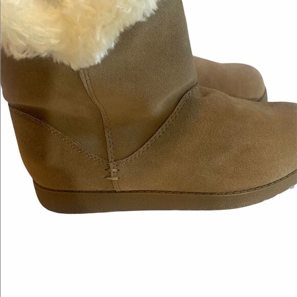 NWT Universal Thread Faux Suede Faux Fur Lined Slip On Boots Tan Womens Size 7 - Picture 2 of 12